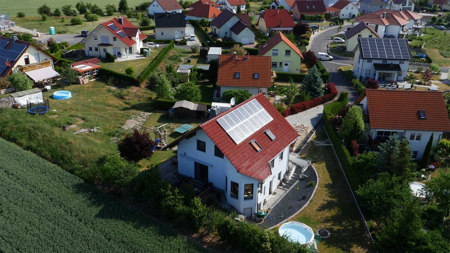 Mit dem Solaranlagen-Mietmodell produzieren MEP Kunden ihren eigenen Solarstrom zum monatlichen Mietpreis 