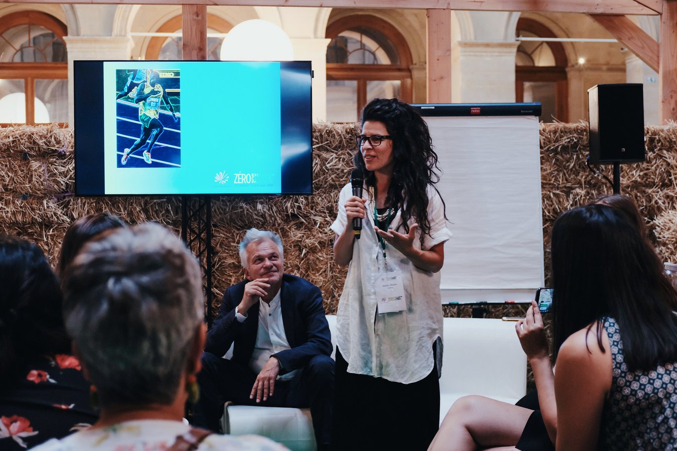 Natalia pitching HEDERA at the 2019 Convergences Forum (Paris)